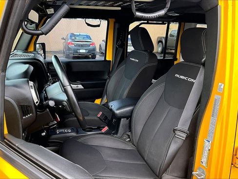 Used 2015 Jeep Wrangler Unlimited Rubicon w/ Connectivity Group image 21