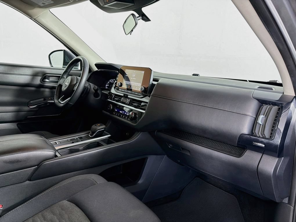 Used 2025 Nissan Pathfinder SV FWD image 31