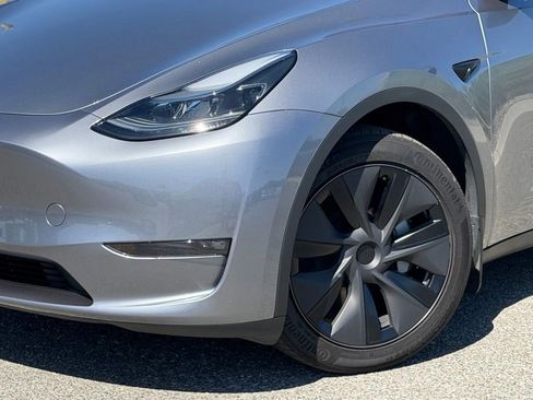 Used 2025 Tesla Model Y Long Range AWD/4WD image 4