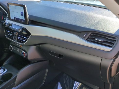 Used 2022 Ford Escape SE image 30