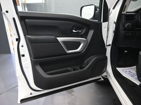 Used 2024 Nissan Titan SV AWD/4WD image 9