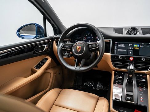 Used 2025 Porsche Macan image 22