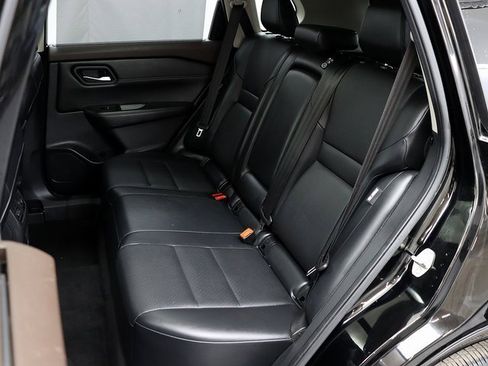 Used 2022 Nissan Rogue SV w/ SV Premium Package image 11