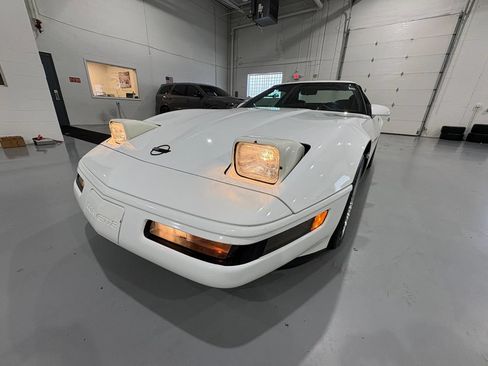 Used 1991 Chevrolet Corvette Convertible RWD image 38