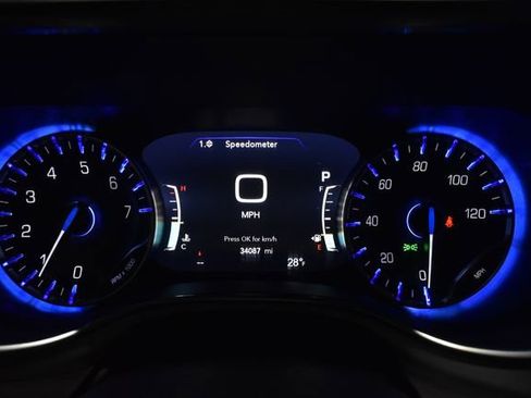 Certified 2025 Chrysler Pacifica Limited image 28