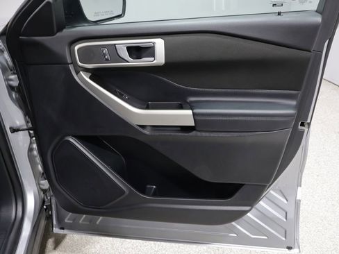 Used 2020 Ford Explorer XLT AWD/4WD image 23