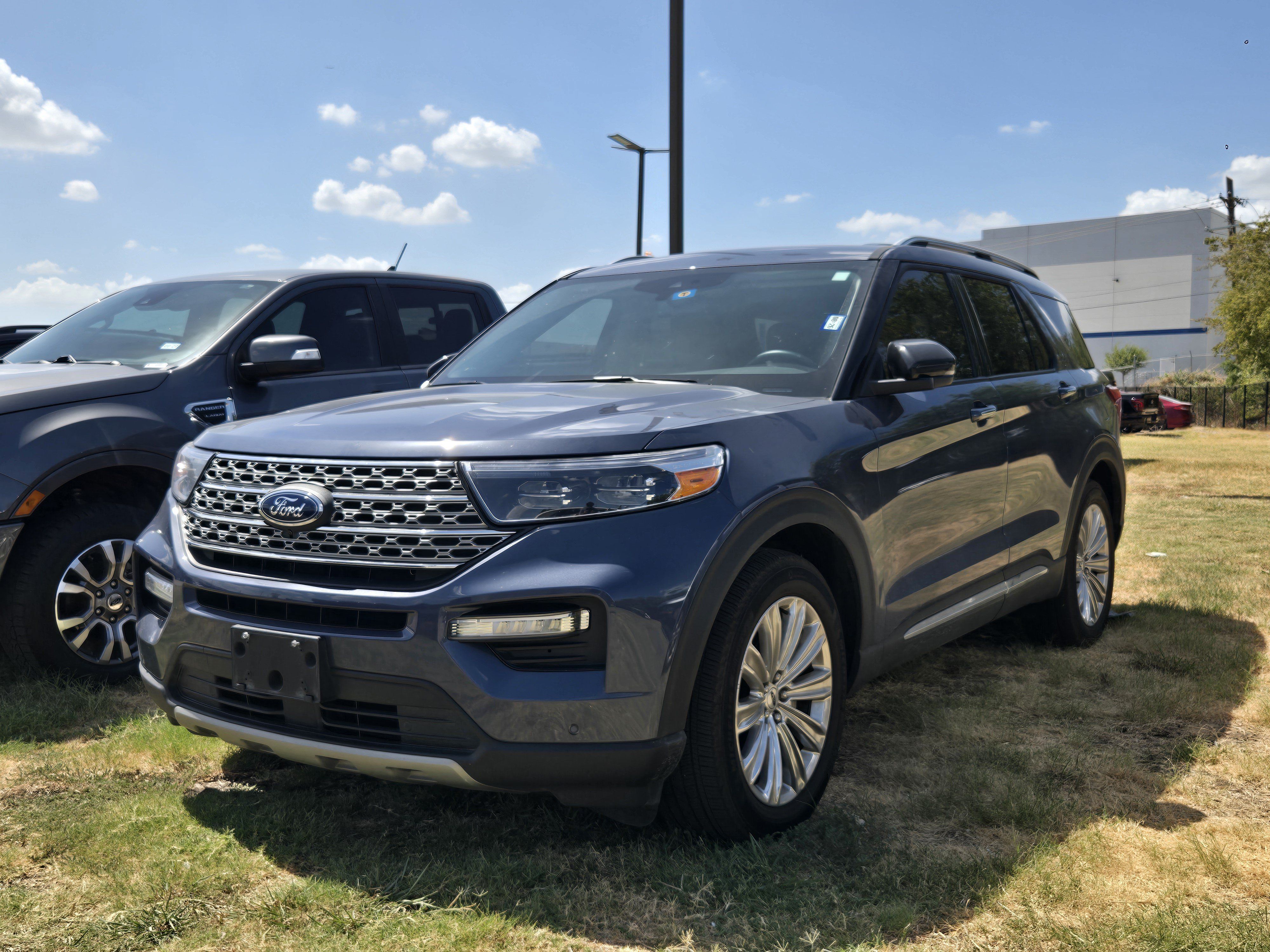 Used 2021 Ford Explorer Limited w/ Equipment Group 301A RWD image 3