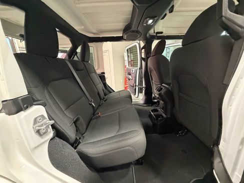 Used 2018 Jeep Wrangler Unlimited Sahara w/ Uconnect 4C Nav & Sound Group AWD/4WD image 44