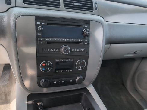 Used 2009 Chevrolet Avalanche LT w/ Suspension Package, Off-Road AWD/4WD image 12