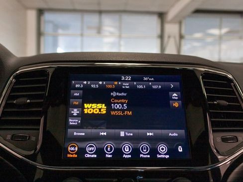 Used 2021 Jeep Grand Cherokee Laredo image 14