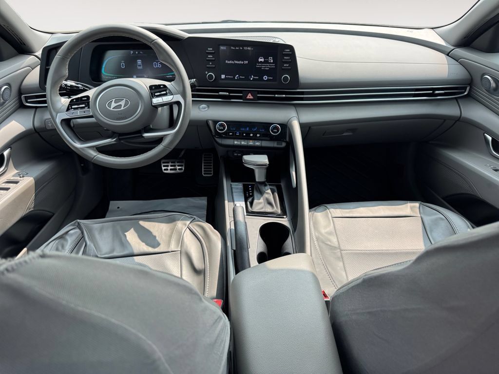 Used 2025 Hyundai Elantra Sport FWD image 10