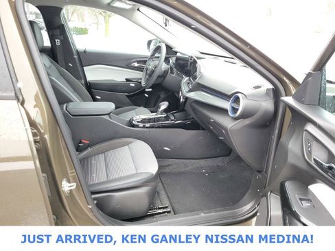 Used 2024 Chevrolet Trax LT image 20