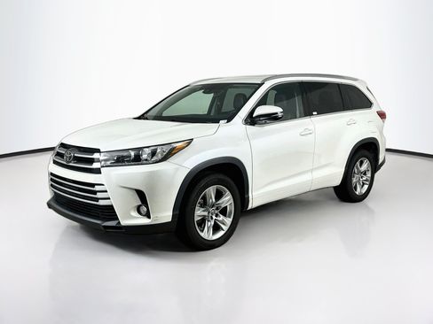 Used 2017 Toyota Highlander Limited FWD image 3
