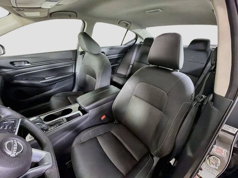 Used 2024 Nissan Altima 2.5 SV FWD image 14