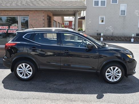 Used 2019 Nissan Rogue Sport SV w/ Technology Package AWD/4WD image 2