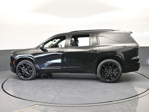 Used 2024 Chevrolet Traverse RS image 3