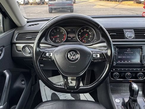 Used 2017 Volkswagen Passat 1.8T SEL Premium image 19