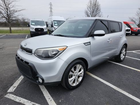 Used 2016 Kia Soul + image 10