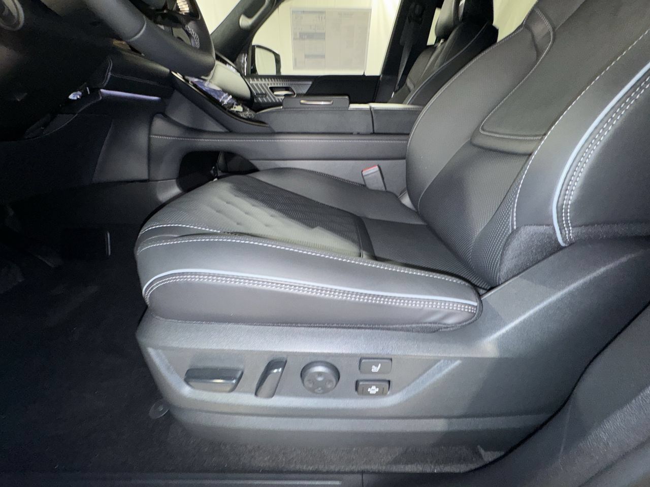 New 2026 INFINITI QX80 Autograph AWD/4WD image 15