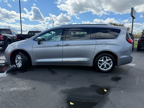 Used 2020 Chrysler Pacifica Limited image 6