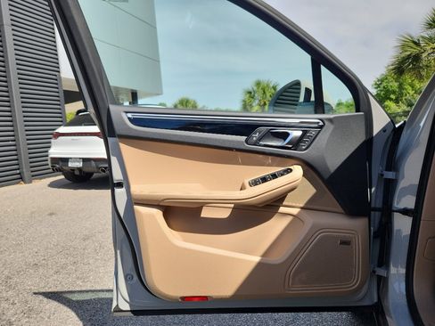 New 2026 Porsche Macan image 15