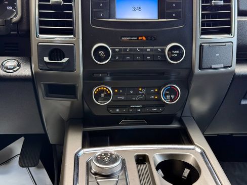 Used 2018 Ford Expedition XLT AWD/4WD image 30