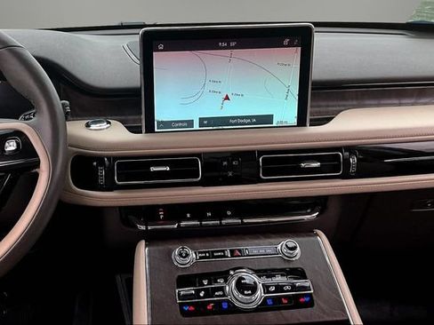 Used 2021 Lincoln Aviator Reserve w/ Equipment Group 201A AWD/4WD image 9