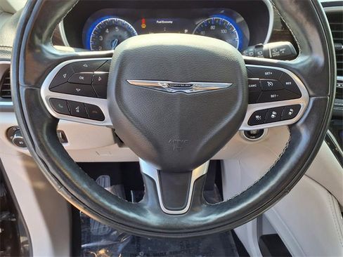 Used 2022 Chrysler Pacifica Limited image 16