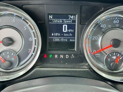 Used 2012 Chrysler Town & Country Touring w/ Entertainment Group #1 FWD image 20