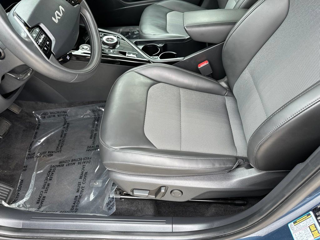 Used 2024 Kia Niro Wind w/ Wind Preserve Package FWD image 24