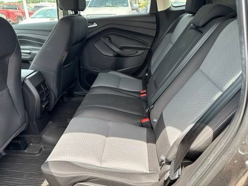 Used 2017 Ford Escape SE w/ Equipment Group 201A FWD image 9