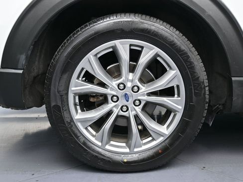 Used 2022 Ford Explorer Limited w/ Equipment Group 301A image 11