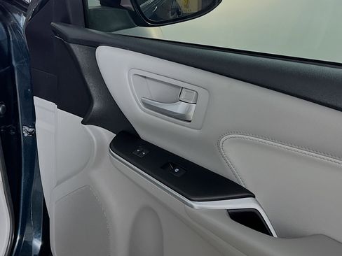 Used 2017 Toyota Camry XLE image 32