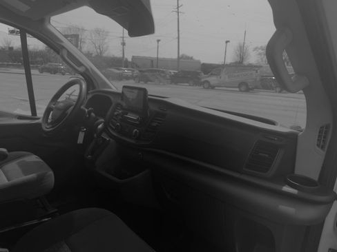 Used 2020 Ford Transit 250 Low Roof AWD image 28