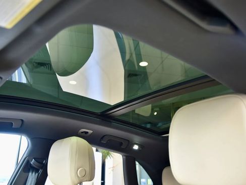 Used 2023 Porsche Macan Base image 19