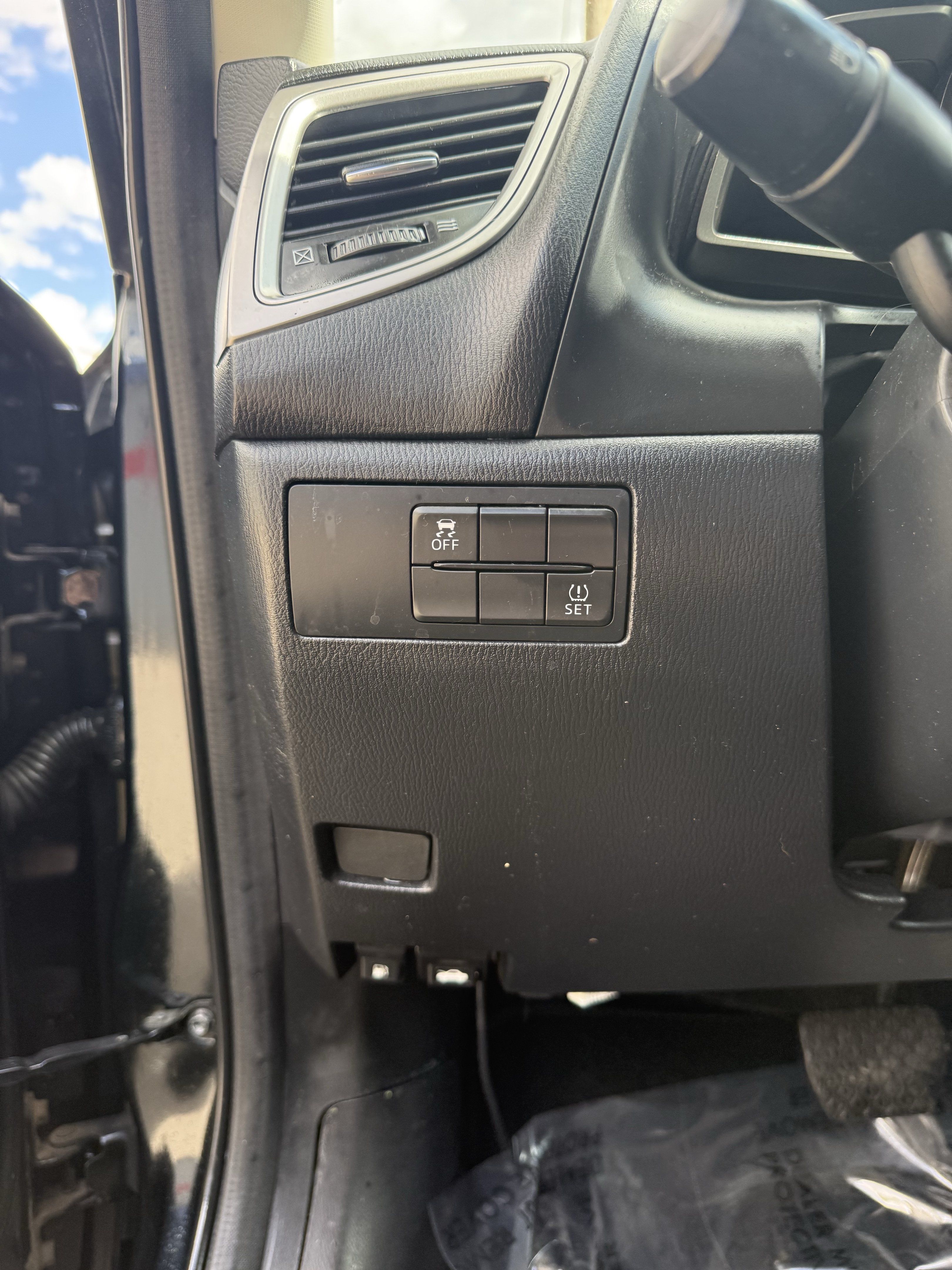 Used 2018 MAZDA MAZDA3 Touring FWD image 17