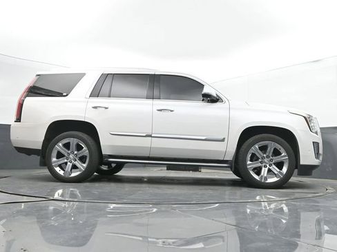 Used 2017 Cadillac Escalade Luxury AWD/4WD image 30