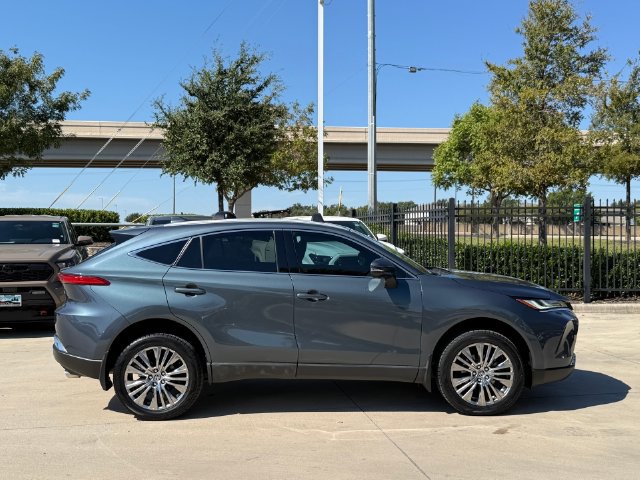 Used 2023 Toyota Venza XLE AWD/4WD image 5