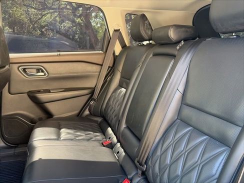 Used 2021 Nissan Rogue Platinum FWD image 7