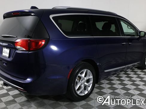 Used 2019 Chrysler Pacifica Touring-L Plus FWD image 5