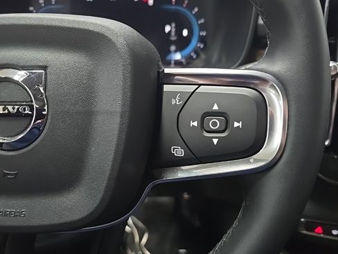 Used 2024 Volvo XC40 B5 Core image 21