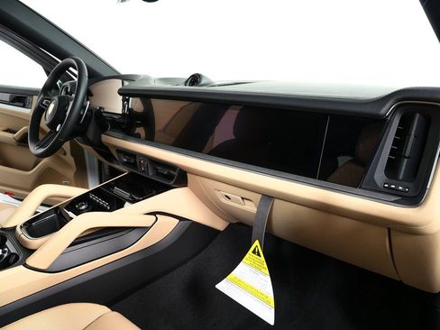 New 2026 Porsche Cayenne S image 26