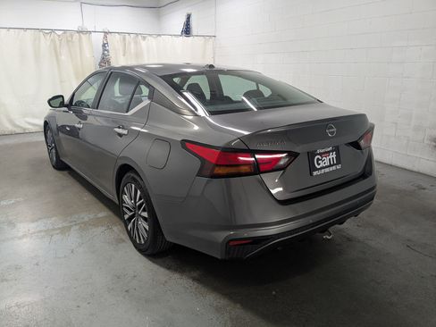 Used 2025 Nissan Altima 2.5 SV FWD image 9