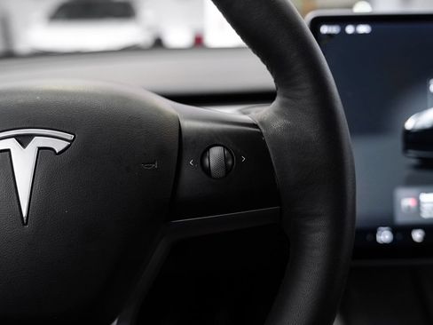 Used 2022 Tesla Model Y Long Range AWD/4WD image 17