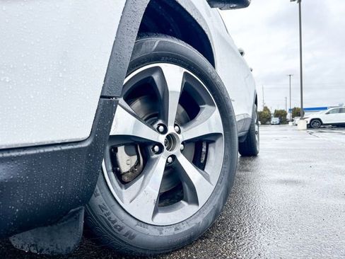 Used 2019 Jeep Cherokee Limited image 2