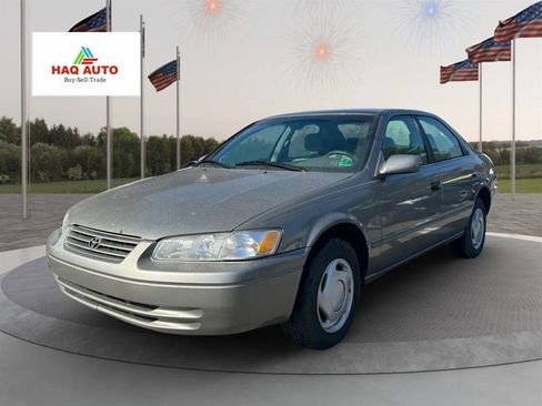 Used 1999 Toyota Camry XLE image 1