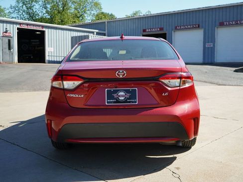 Used 2021 Toyota Corolla LE image 18