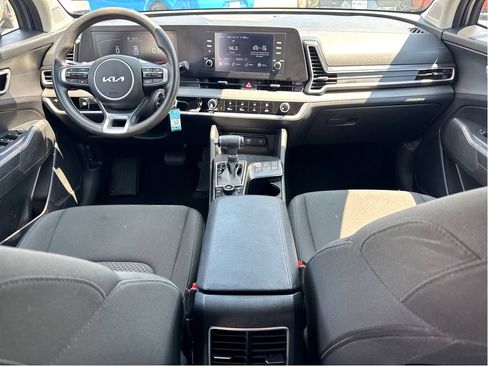Used 2025 Kia Sportage LX FWD image 13