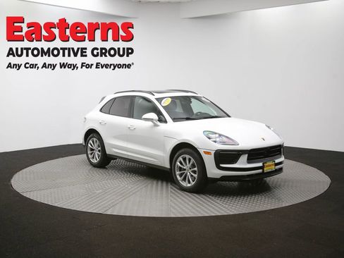 Used 2023 Porsche Macan T w/ Premium Package Plus image 51