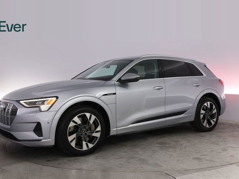 Used 2023 Audi e-tron Premium Plus w/ Premium Plus Package AWD/4WD image 18